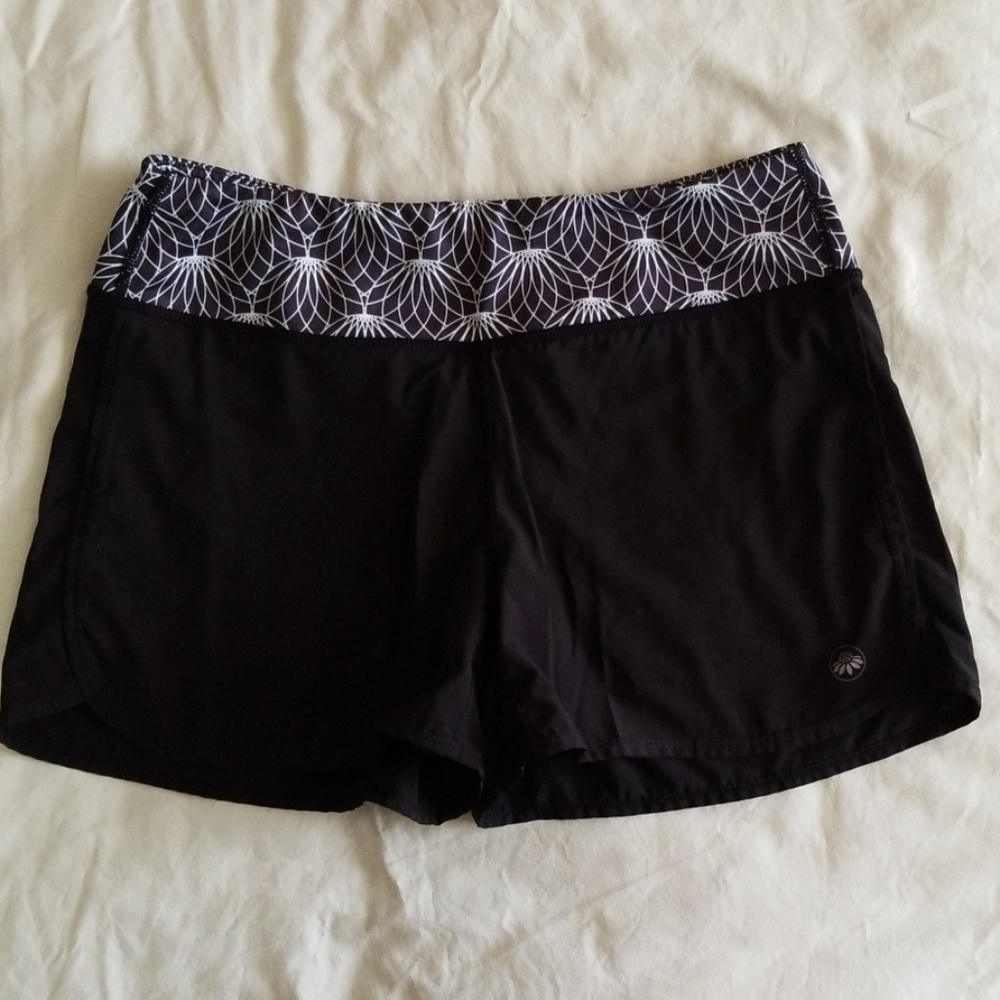 Senita running shorts